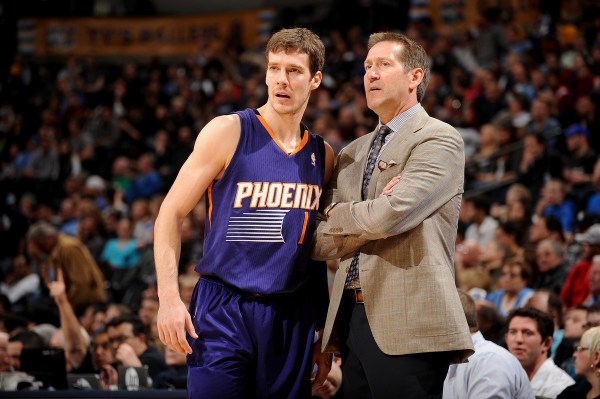 努力使他在 努力使他在