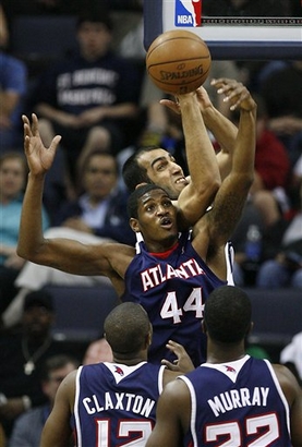 体育CBA：高诗岩17助攻平纪录 山东6人上双力克吉林